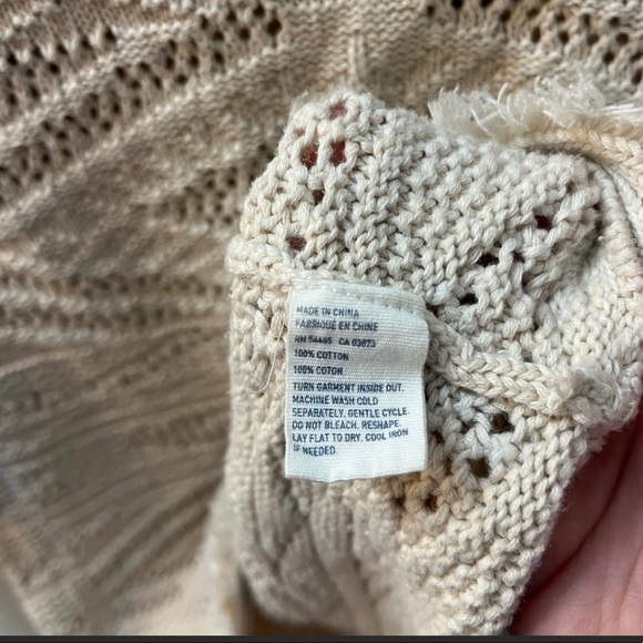 American Eagle Cream Sweater - Picture 4 of 7